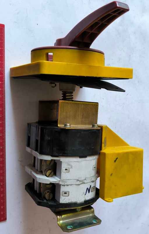 silnoproudý spínač starší, neupřesněný typ, dle foto,  (001)  .. cena na dotaz / price on request