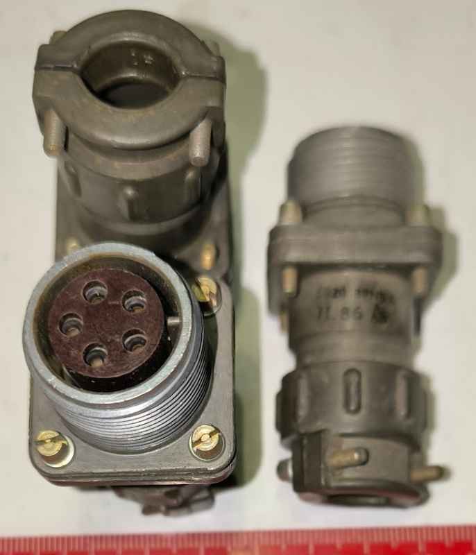 ŠR20BPN5G7 - konektor 5 pin samice .. cena na dotaz / price on request