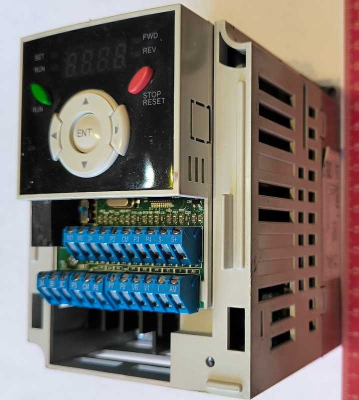 LS Industrial Systems SV015iG5A-4 Frekvenční měnič Starvert 1,5 kW   .. použitý / used