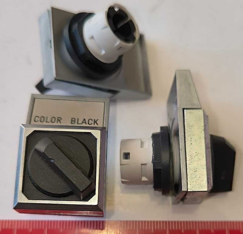 SCHLEGEL hlavice, přepínač 2 polohy, se štítkem, nápisy různé, použité (001)