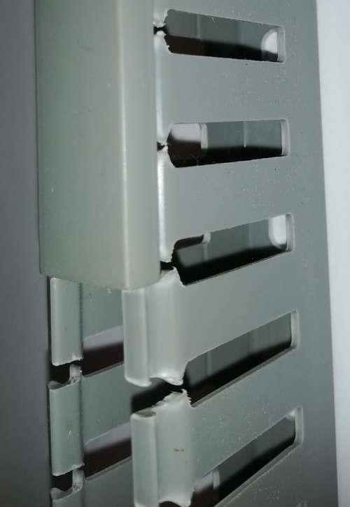 není skladem - Rozvaděčový kanál s širokou perforací 15x40, včetně víka - šedá T1 15X40 G 00674  .. balení 10x lišta 90cm za 150Kč