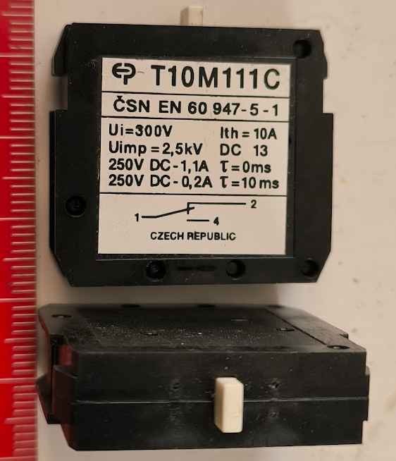 T10M111C - 1x přepínací kontakt 10A 300V, šroubky ze spodu, černá barva   .. cena na dotaz / price on request