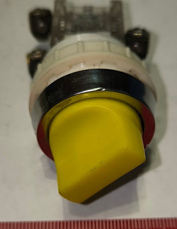 sestava T6Z111 + T6G žlutá, 2 polohy, nový