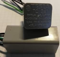 není skladem - TC241 - 2x10uH 0,1uF 2x2500pF - 5 vývodů  TESLA, pájené, krátké vývody