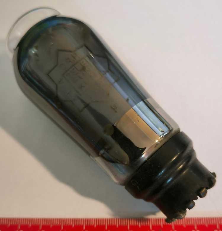 elektronka TELEFUNKEN . nelze přečíst typ .. na okrasu  .. cena na dotaz / price on request