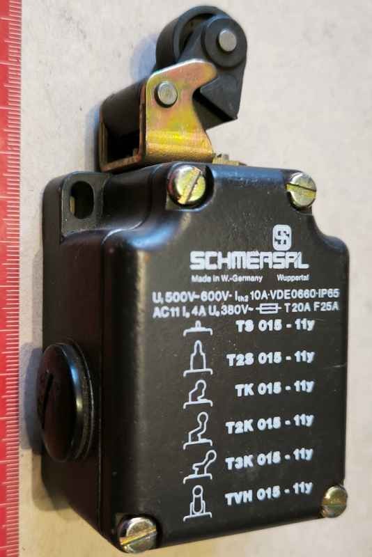 Schmersal - TK015-11Y-M20 LIMIT SWITCH, METAL,  1NO 1NC SNAP ACTION,  starší  .. cena na dotaz / price on request