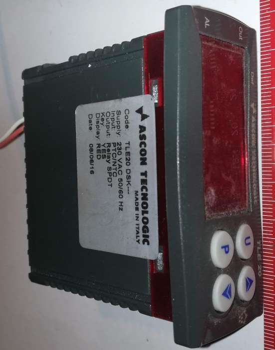 není skladem - Digitální panelový termostat Tecnologic TLE20 DSK s napájením 230V a 16A relé .. z demontáže