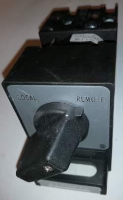 přepínač TO-3-8222, 2 pozice, 90° (LOCAL - REMOTE), z demontáže