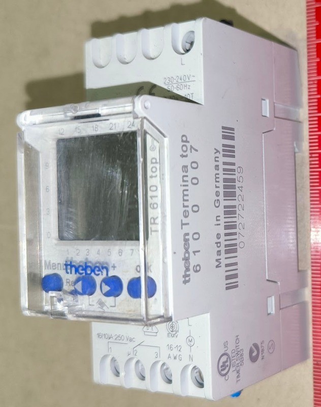 Spínací hodiny THEBEN TR610 top - digitální 230-240V 50Hz - 6100007  .. použitý / used