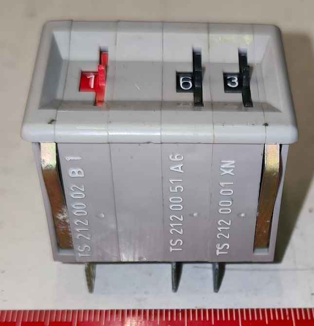 sada TS2120001 + TS2120051 + TS2120002 + bočnice - palcový přepínač dle foto, nové, nepájené .. cena na dotaz / price on request