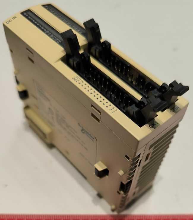 TWDDDI32DK - discrete input module Twido - 32 inputs - 24 V DC .. použitý / used .. cena na dotaz / price on request