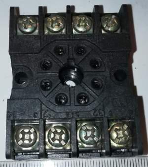 není skladem - patice 90.16 - 8pin na DIN lištu