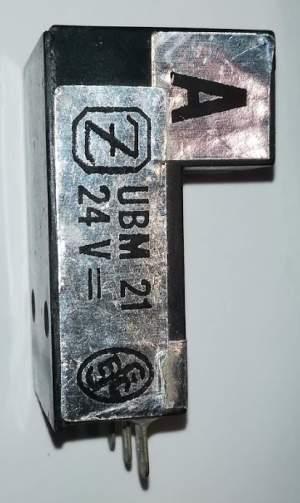 není skladem - UBM21 - 24V - A -  indukční štěrbinový snímač