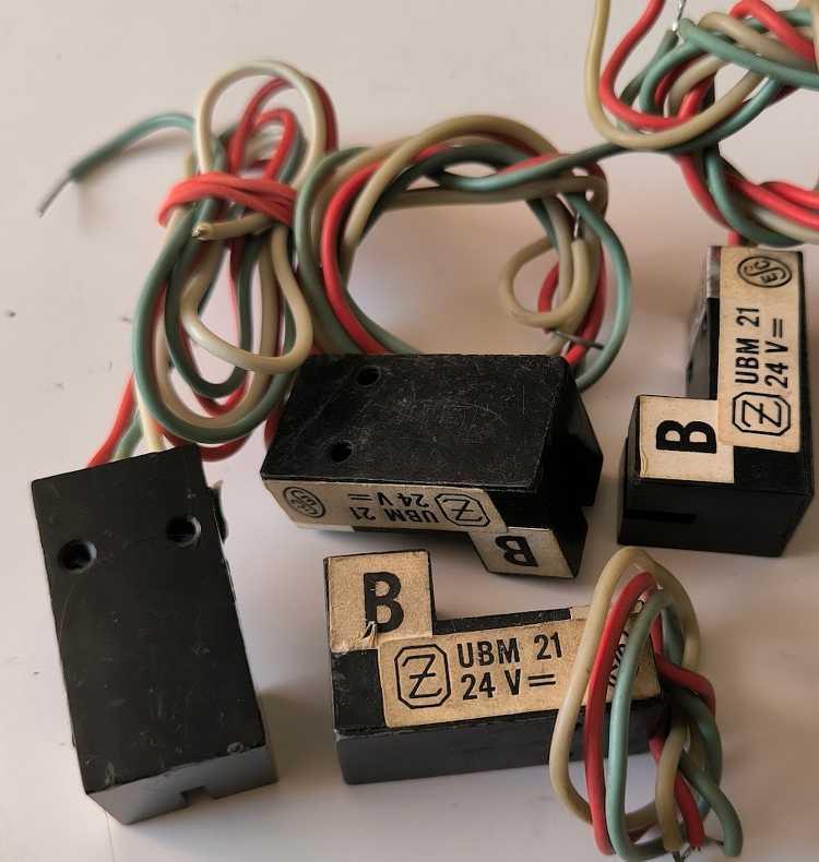 UBM21 - 24V - indukční štěrbinový snímač  .. cena na dotaz / price on request