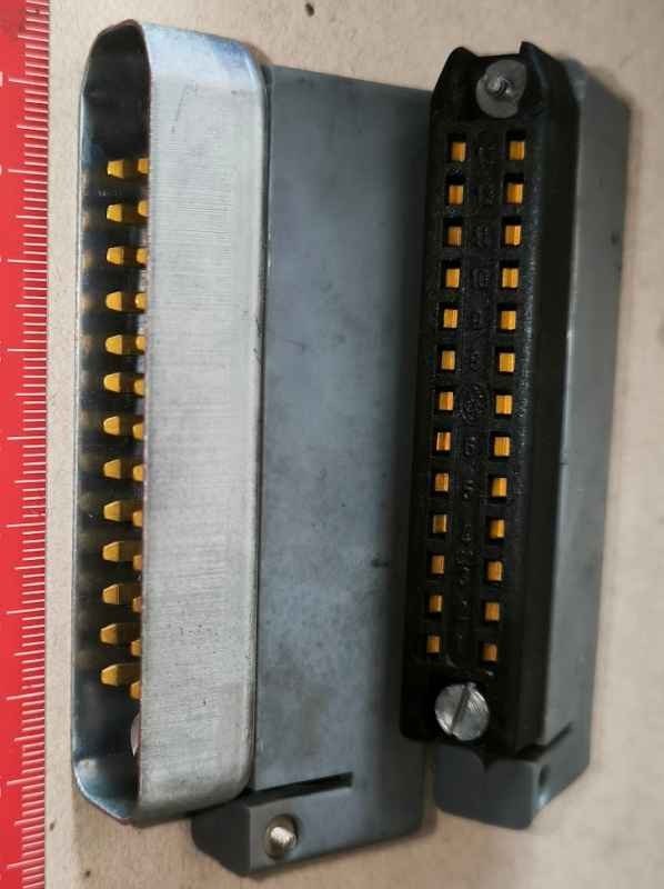 konektor URS 26pin samice v krytce + samice v krytce,  dle foto   .. cena na dotaz / price on request (003)