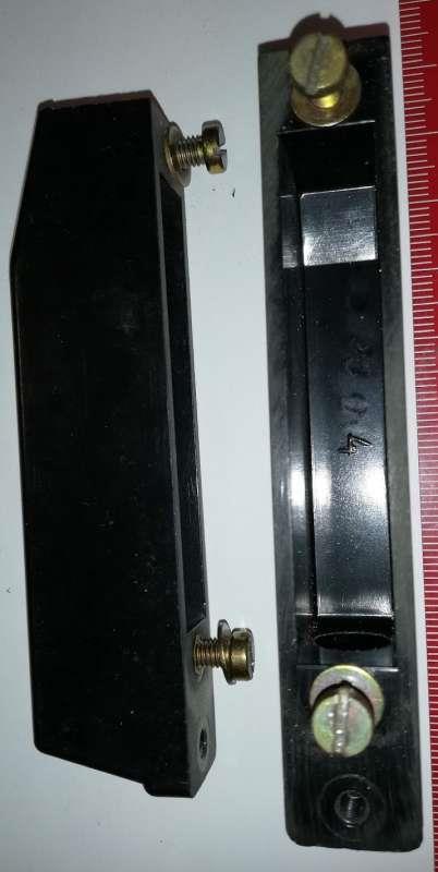 není skladem - krytka na konektor URS26, starší typ