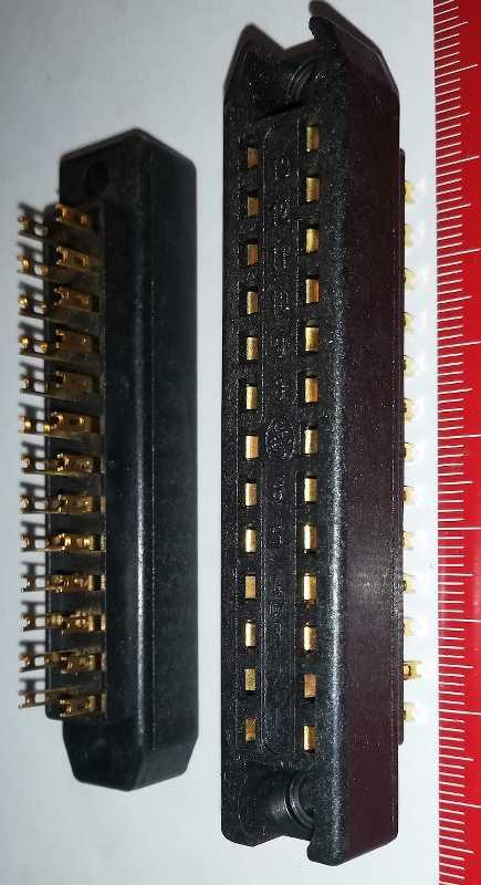 konektor URS zlacený, 26pin, samice, nová