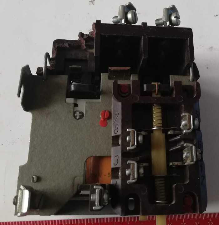 stykač V03c 220Vst - poškozený, na ND