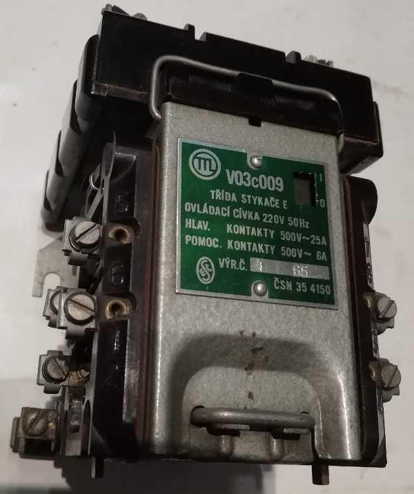 V03c009 stykač, cívka 220V 50Hz, starší
