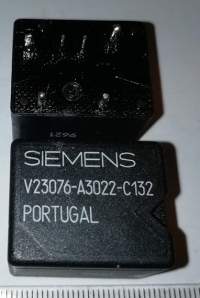 relé V23076-A3022-C132  .. cena na dotaz / price on request