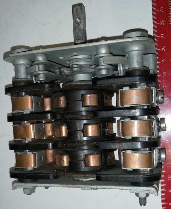 V25R01, přepínač, z demontáže