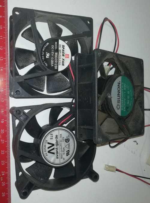 ventilátor 80x80mm 12Vdc, starší, z demontáže, otestován