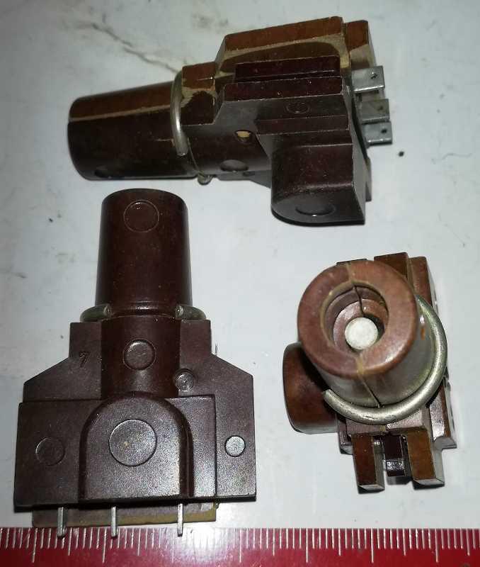 přepínač VL41 - 2A 250V ( obsahuje mikrospínač B593 )  .. cena na dotaz / price on request