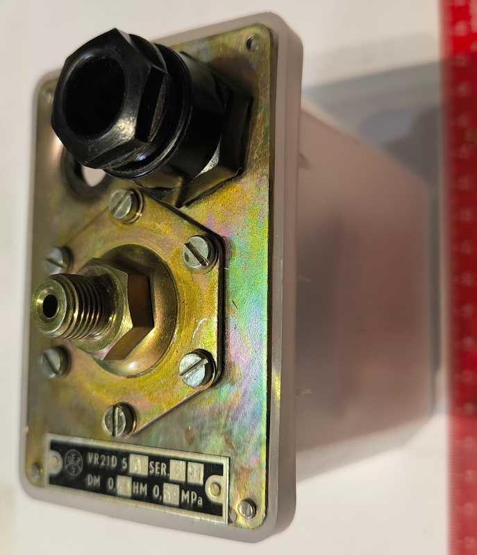 VR21D 0,41/0,69 typ 50 ..  Tlakový spínač  .. chybí jedna vývodka