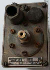 není skladem - VR2D - tlakový spínač , z demontáže, DM0,63 HM0,95Jp1