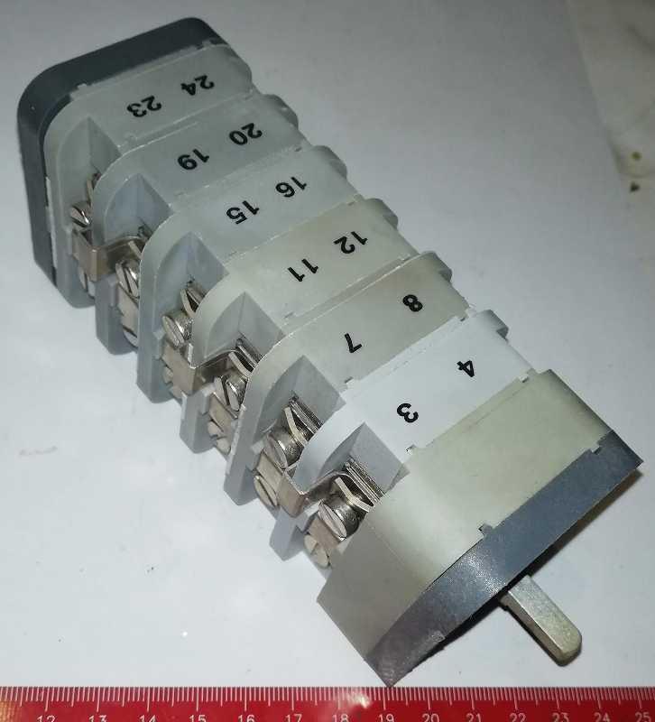 přepínač VS32-2403A8  OBZOR