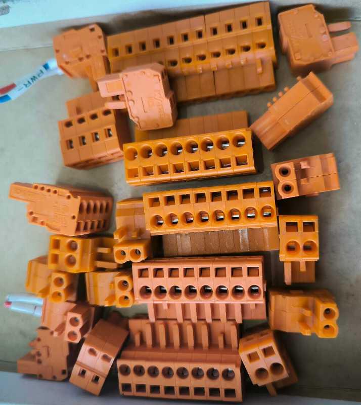 WAGO-mix-001 - mix WAGO 1vodičová pružinová svorkovnice; CAGE CLAMP®; 2,5 mm²; Rozteč 5,08 mm  .. použitý / used  ..  dle foto .. balení 22ks