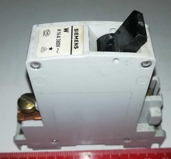 SIEMENS W H 25A 380V starší typ