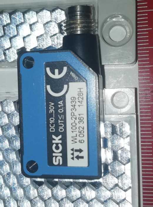 WL100-2P3439 - Fotoelektrický retroreflexní senzor PNP 7.2m 500us 30V 100mA IP67 W100-2, Sick