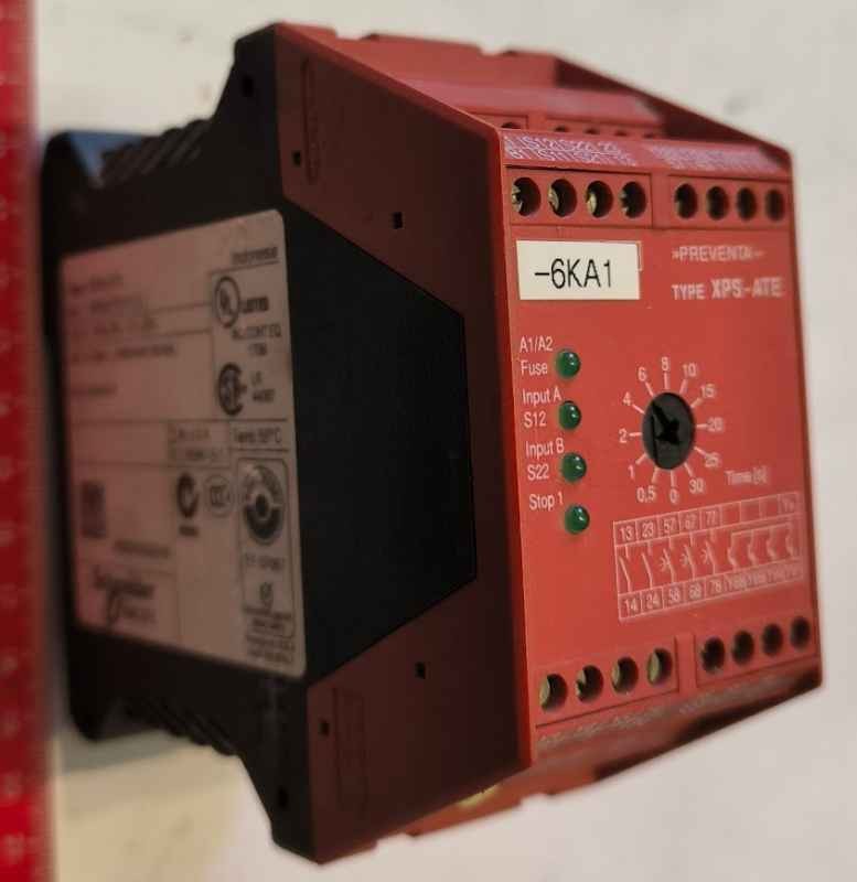 XPSATE5110 - Preventa XPS AT Safety Relay   .. použitý / used .. cena na dotaz / price on request
