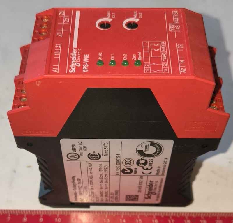 XPSVNE1142P - XPS-VNE -  bezpečnostní modul Preventa. .. použitý / used... cena na dotaz / price on request