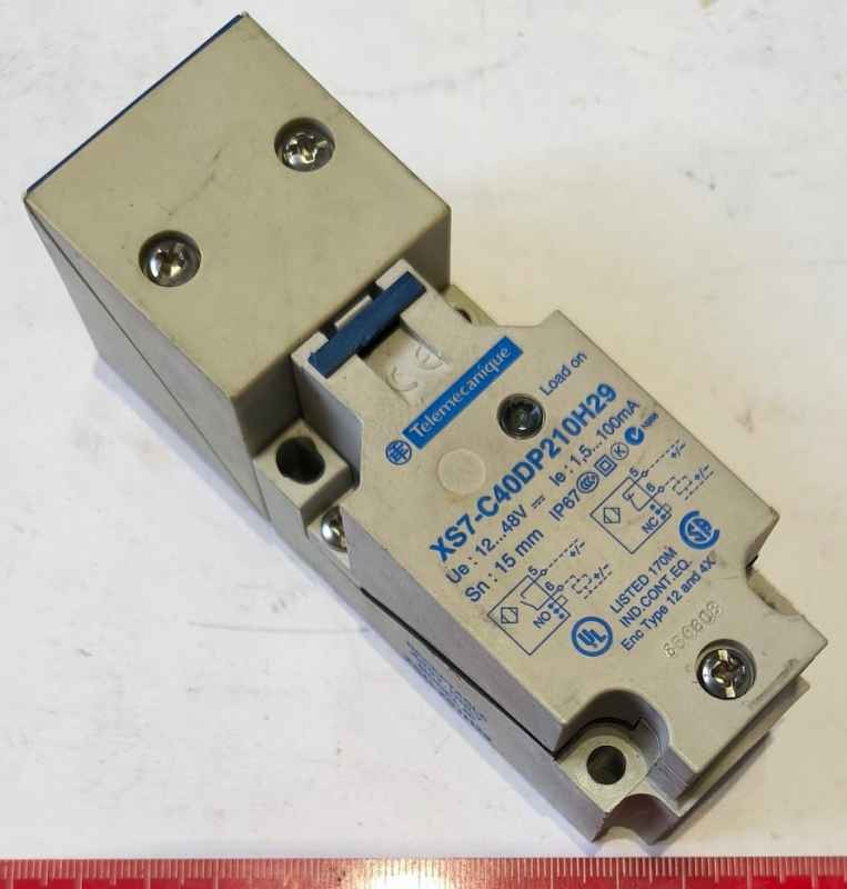 Telemecanique XS7-C40DP210H29 Inductive Proximity Switch ZSC-Z01H29 .. cena na dotaz / price on request