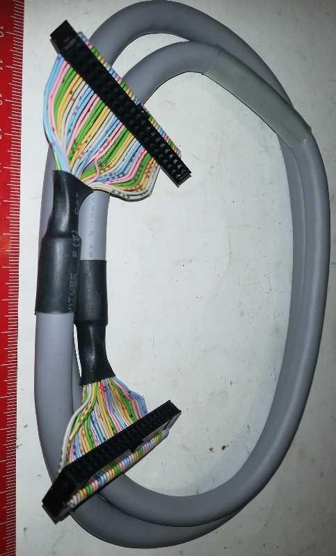 XW2Z-100K - kabel pro CJ2M-MD211  OMRON