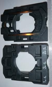 ZB5AZ009 - Upevňovací adaptér Schneider Electric