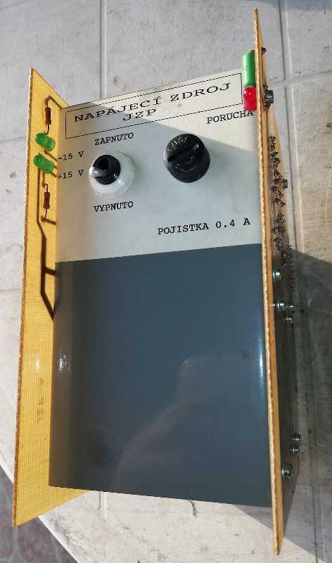 napájecí zdroj JZP, na opravu nebo náhradní díly, netestován