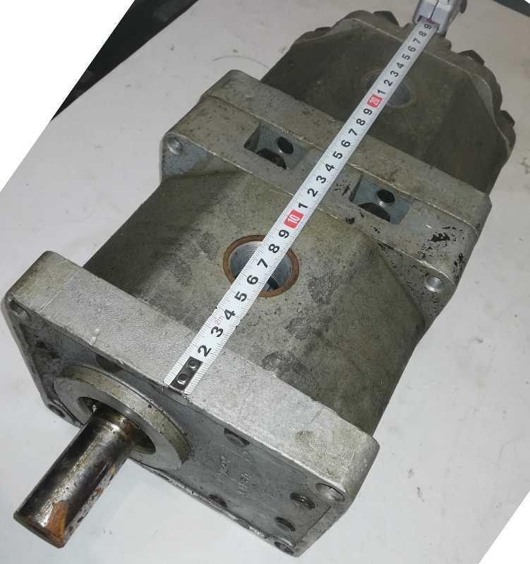 Hydraulické čerpadlo dvojité, pravotočivé, TYP ZE 487 (U40 0002P).. cena na dotaz / price on request