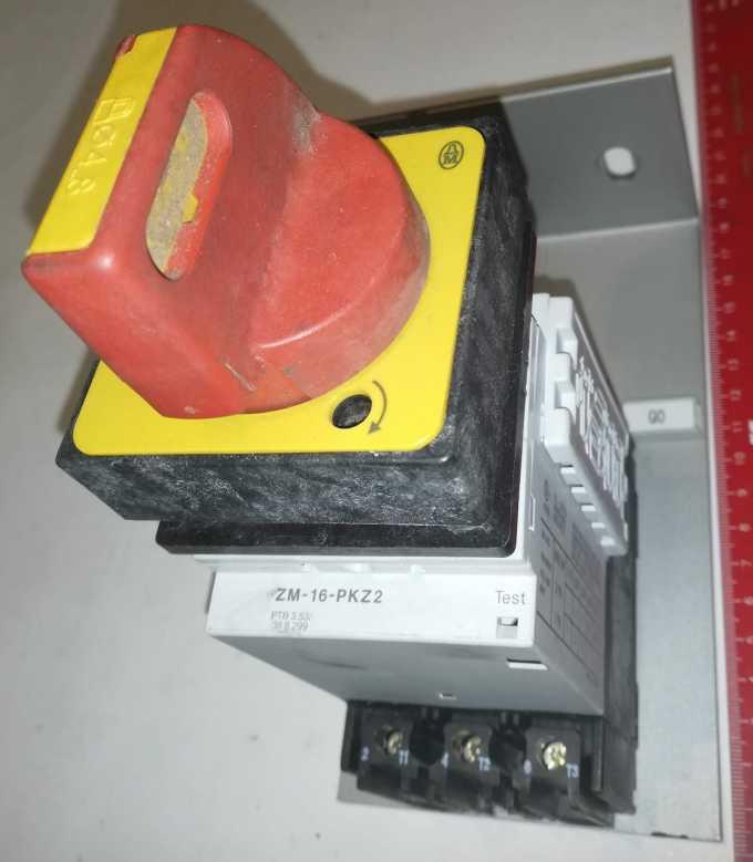 přepínač ZM-16-PKZ2 s knoflíkem, na mont. desce .. použitý/used