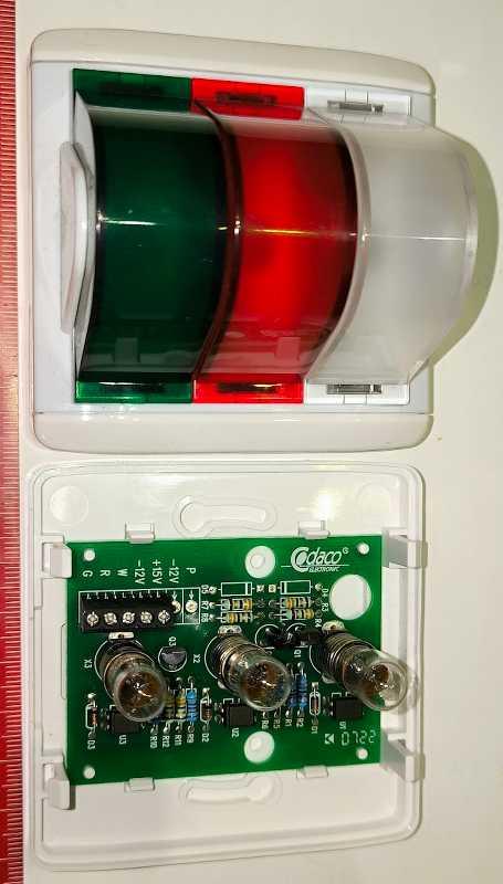 světelný semafor, nepoužitý, netestovaný, v krabičce .. určeno na ND a krabičku