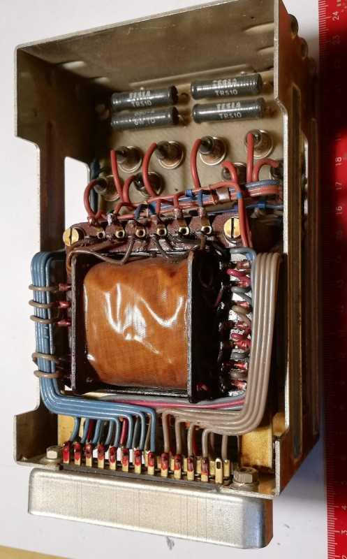 deska na rozebrání, na ND (039), asi zdroj, 2xURS, trafo, ...