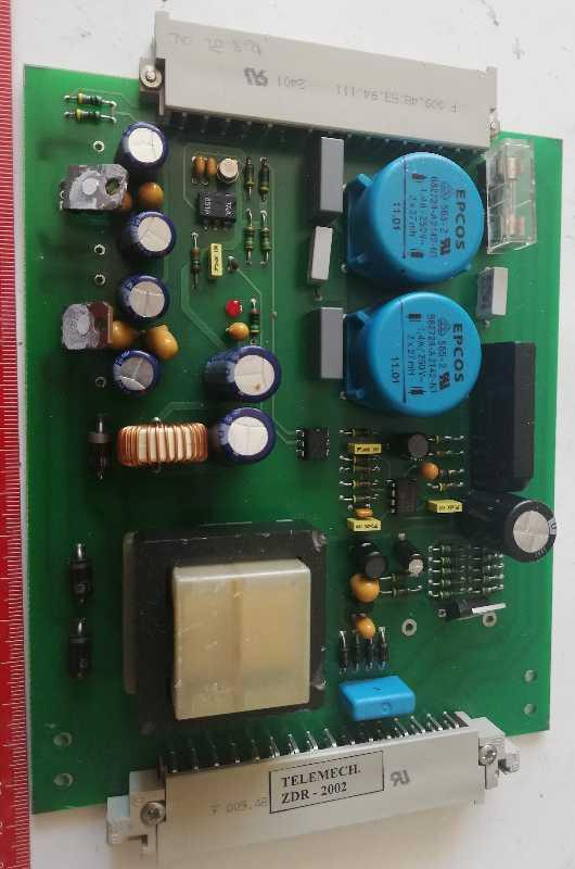 není skladem - deska na rozebrání, trafo 24V, 2x  B82724-A2142-N1, C, IO, konektory ... (068)