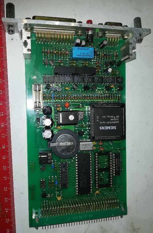 deska na rozebrání  (083) ..SAB80C537-16-N, TY5176211, D431000ACZ-70LL, 2x TRACO TMA1212D, relé, konektory, ...