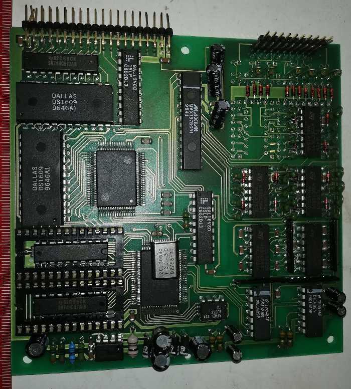 není skladem - deska na rozebrání  (168) ..dle foto