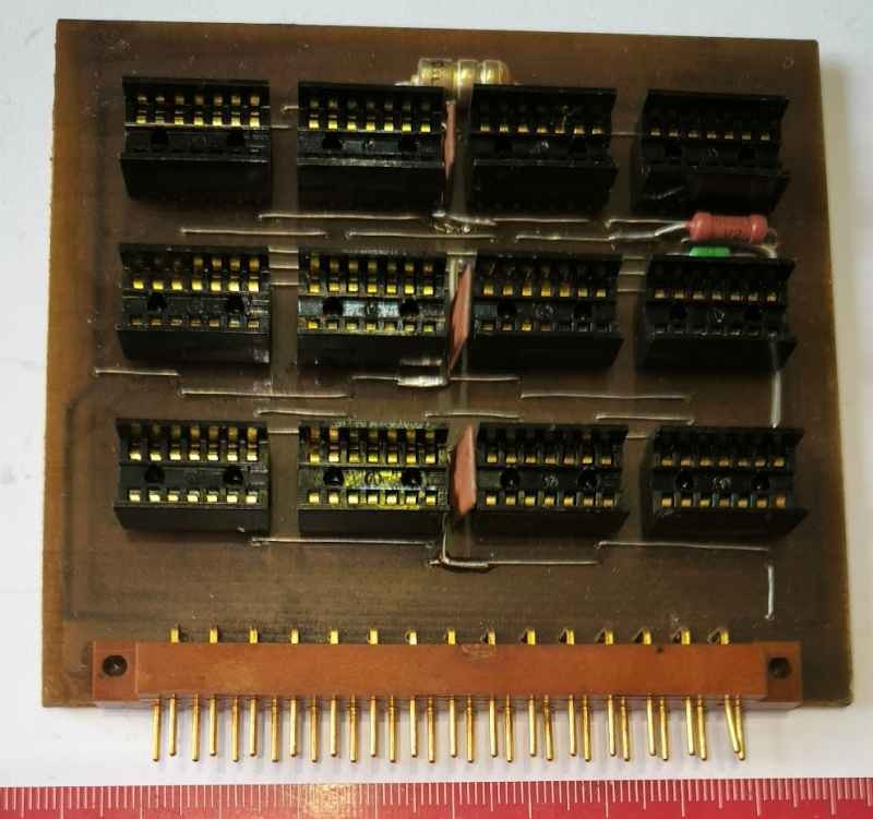 deska osazena  6AF89651 (zlacená) + DIL patice TESLA zlacené + další dle foto .. na rozebrání na ND (deska-197)