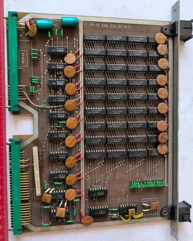 deska-204 -  deska osazena  dle foto .. na rozebrání na ND .. MHB2102A - 36x , 13x další IO, 2x TY5176211 část. osazené