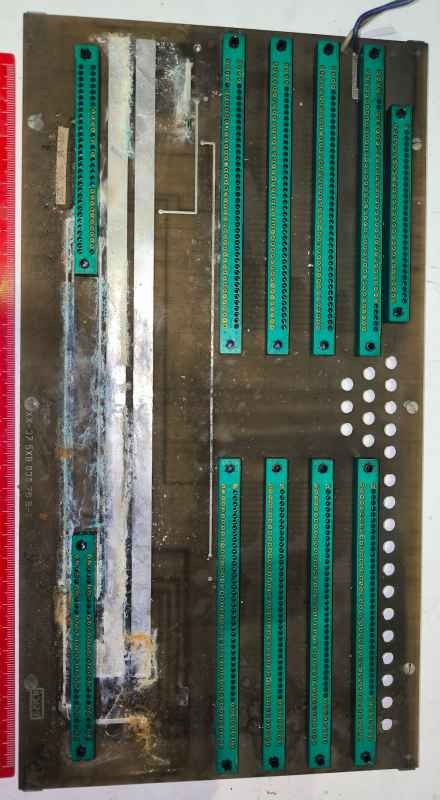 deska-219 -  deska osazena  dle foto .. na rozebrání na ND .. sběrnice s 11x konektor FRB nekompletní (cca 50%)