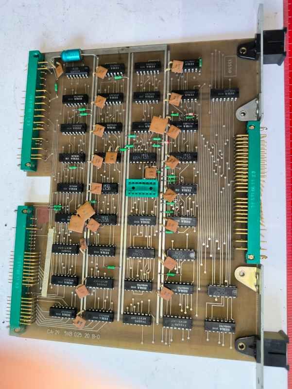 deska-233 -  deska osazena  dle foto .. na rozebrání na ND .., IO, C, konektory FRB 3x TY5170611 nekompletní ...